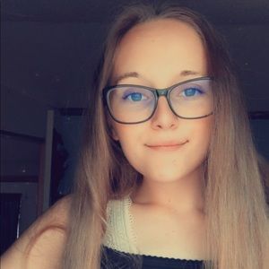 Meet your Posher, Claire’s iphone